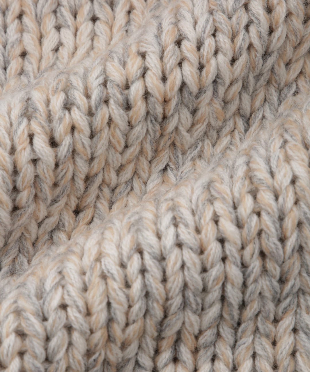 ローゲージボリュームニット