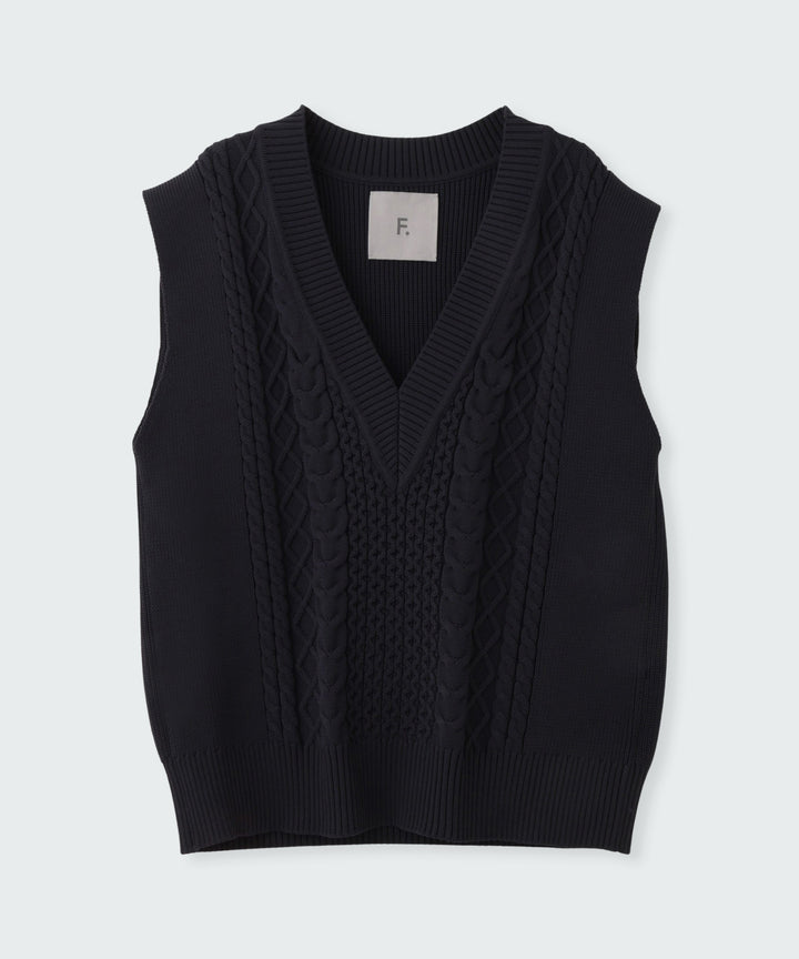 ケーブル編みVネックニットベスト