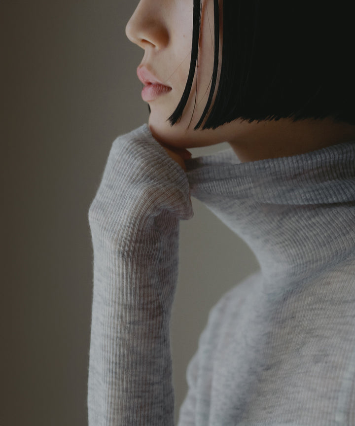 シアーリブタートルトップス