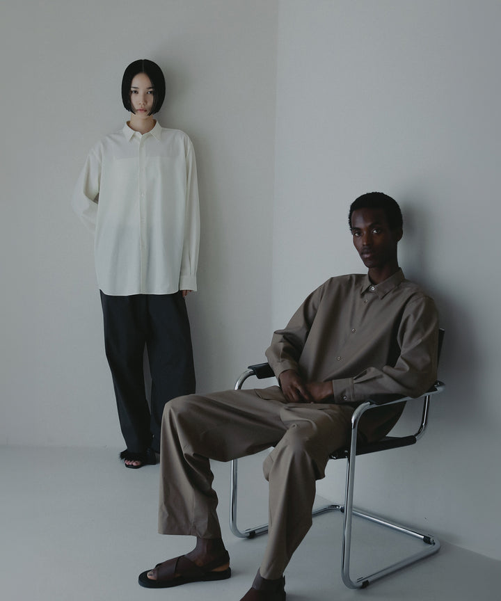 シンプルシャツ