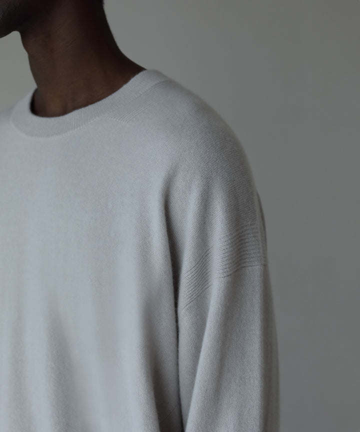 シンプルカシミヤニット