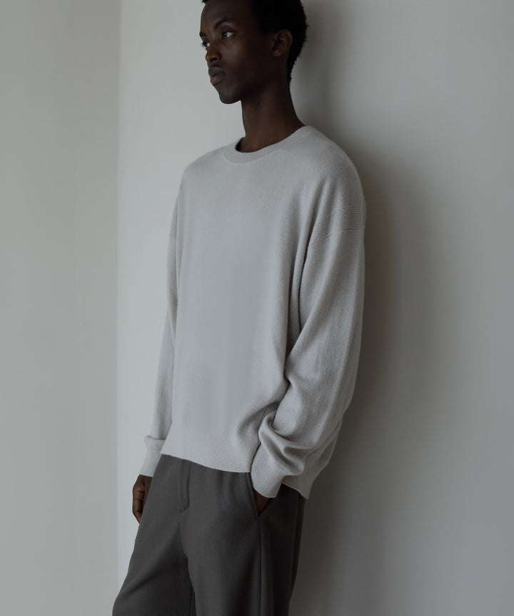 シンプルカシミヤニット