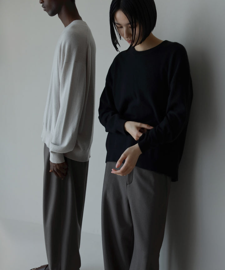 シンプルカシミヤニット