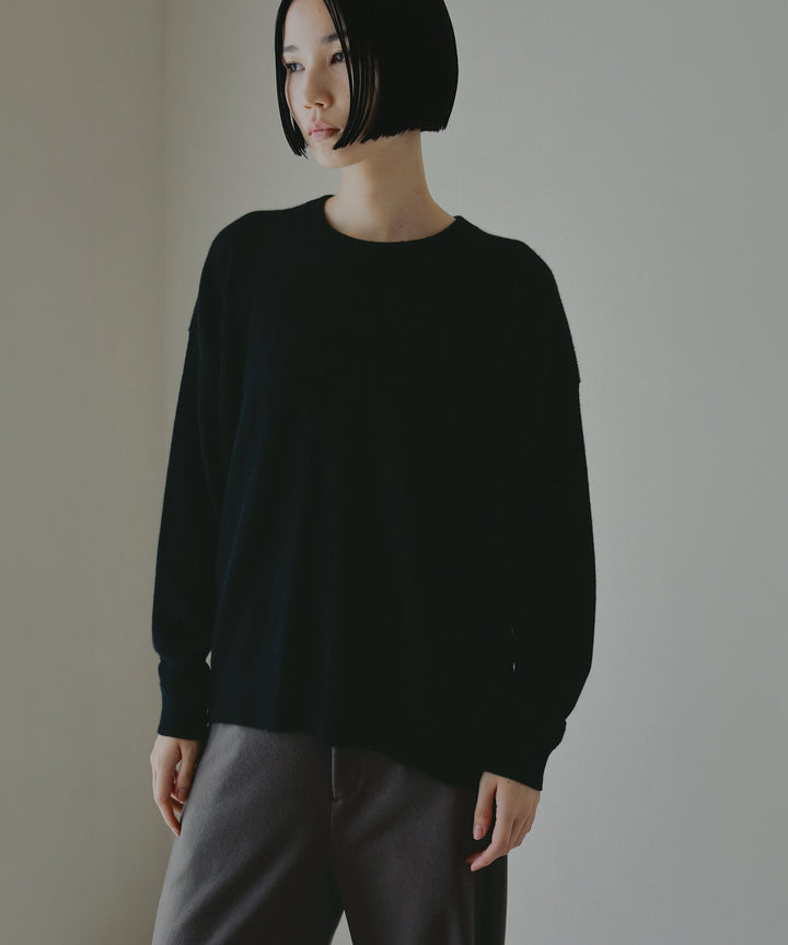 シンプルカシミヤニット