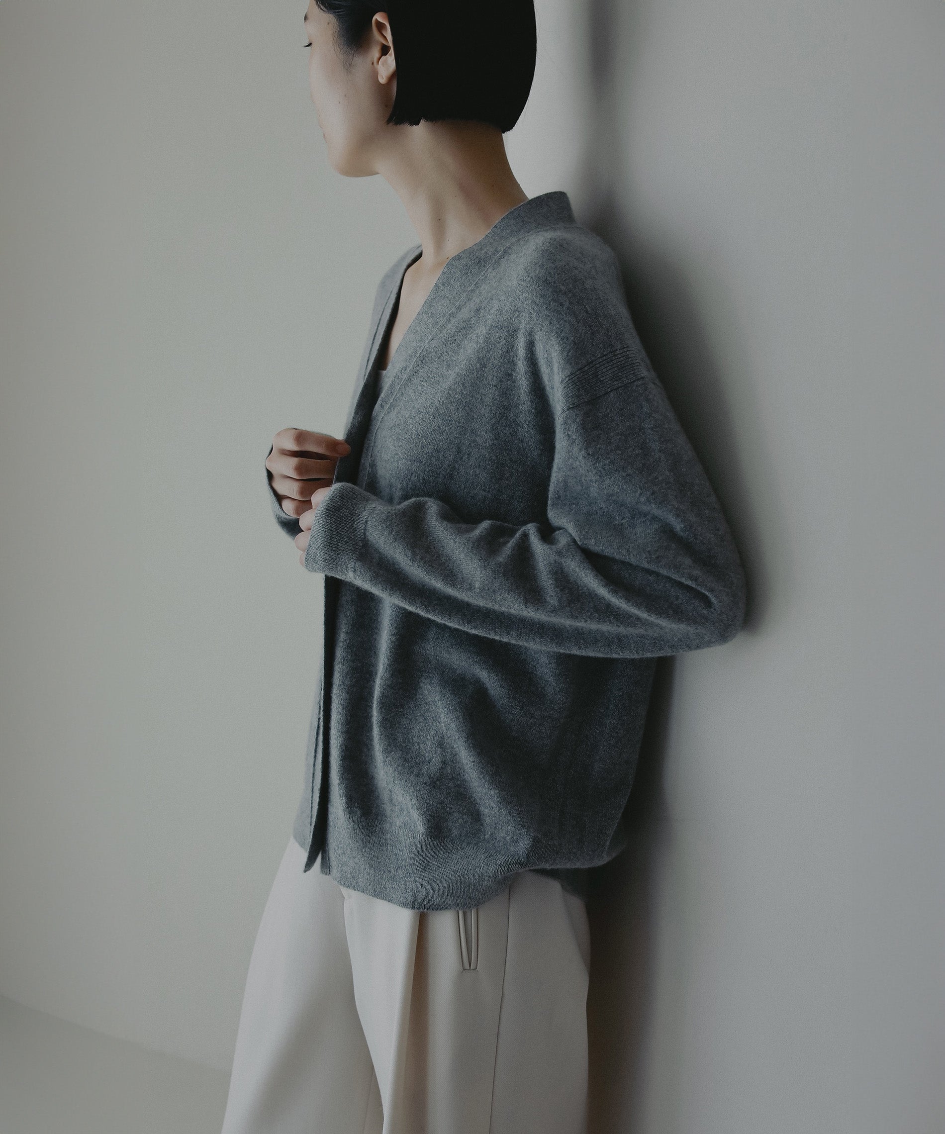 カシミヤVネックカーディガン – FACE SANS FARD