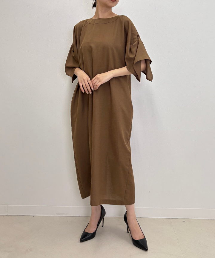 フリルスリーブストレートワンピース