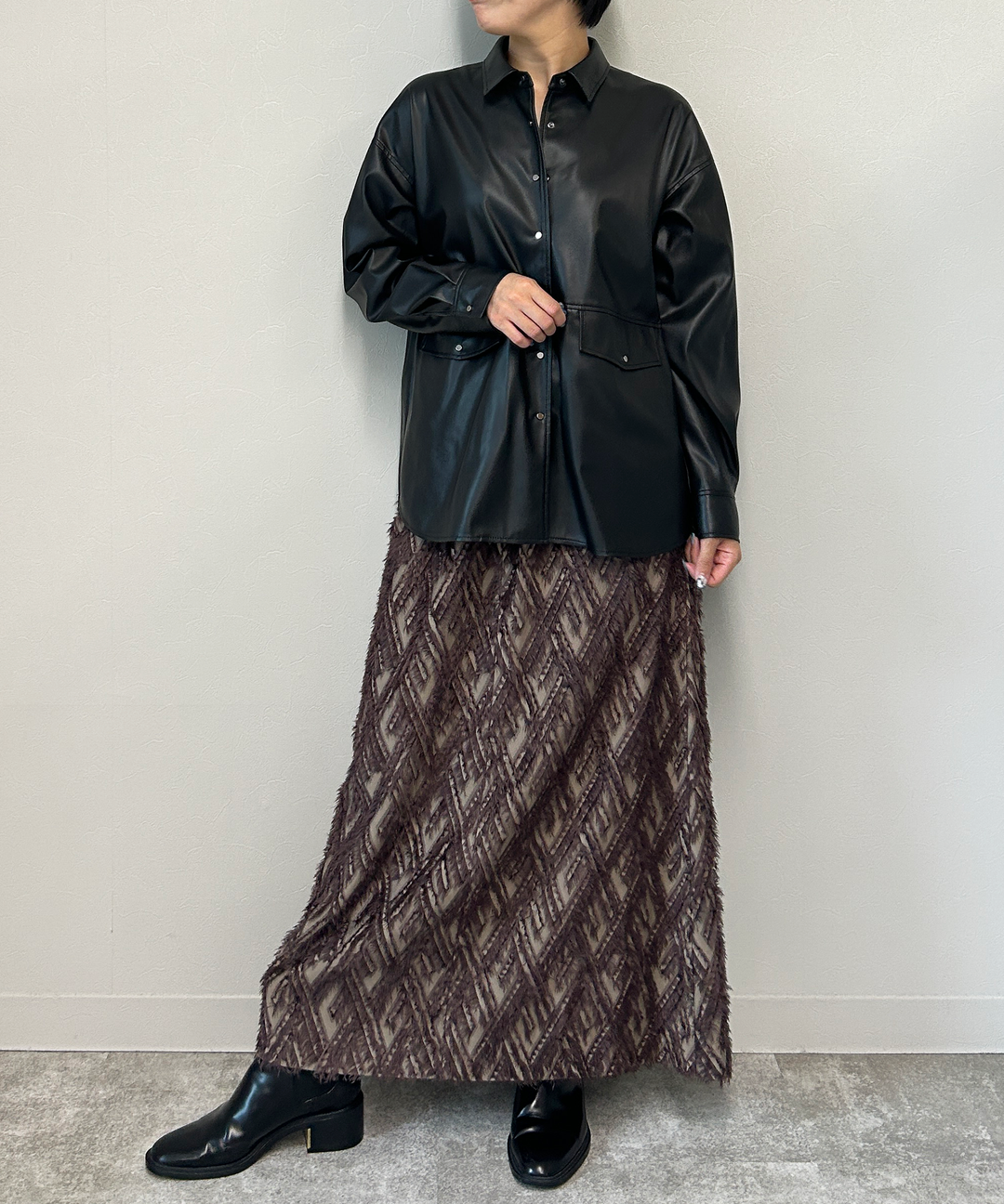 フェイクレザーシャツ