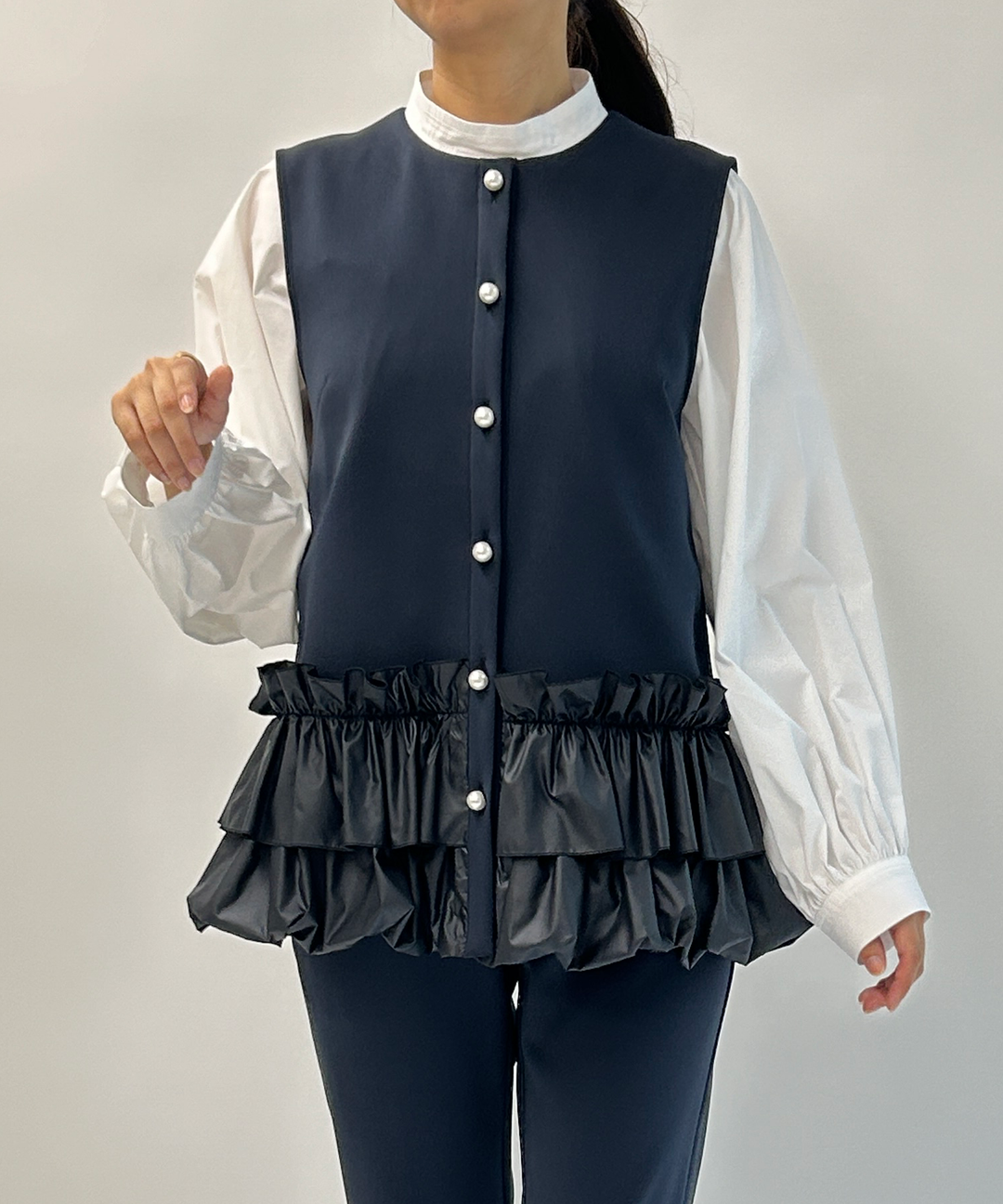 ノースリーブ裾フリルブラウス – FACE SANS FARD ノースリーブ裾フリルブラウス – FACE SANS FARD