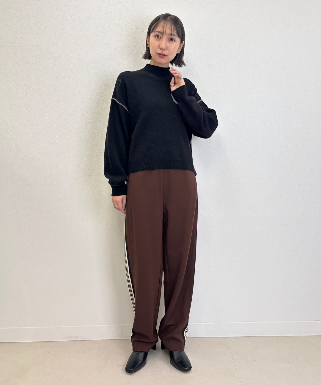 タックワイドテーパードパンツ
