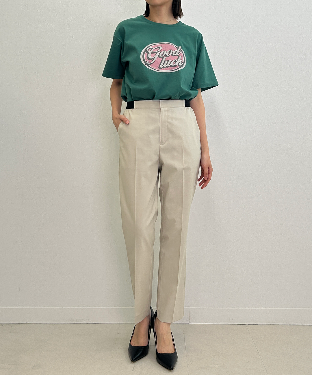 センターシームテーパードパンツ