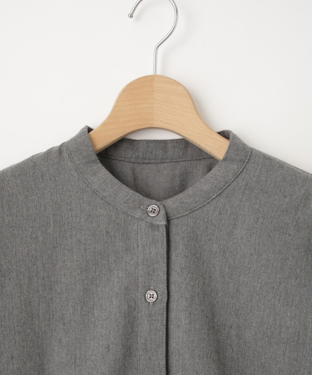 ギャザーバンドカラーブラウス