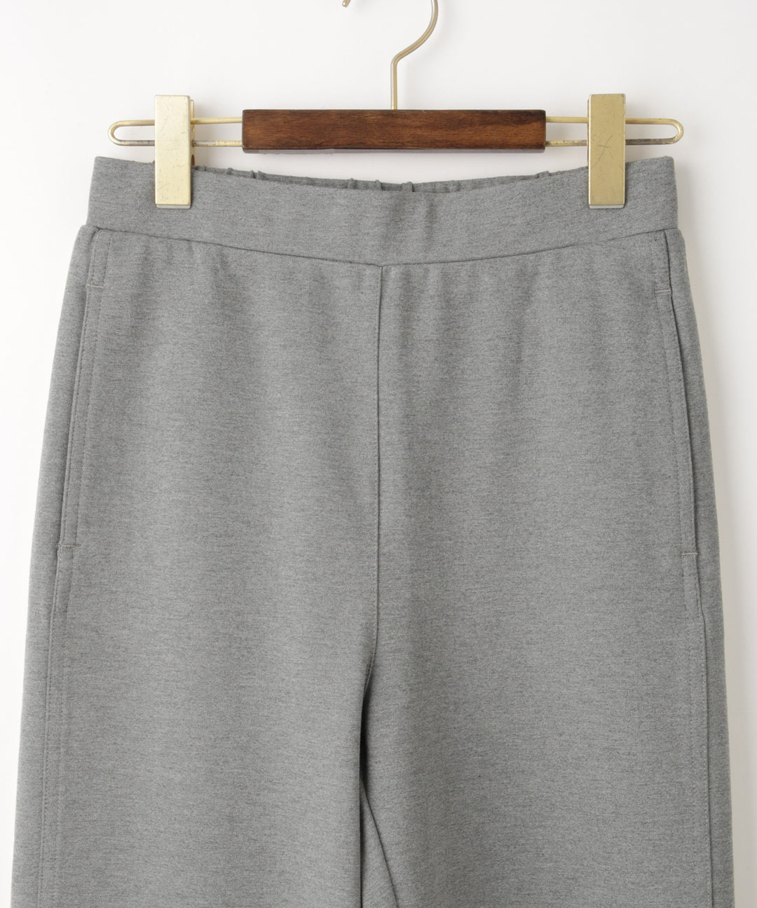 サイドライン入りトラックパンツ