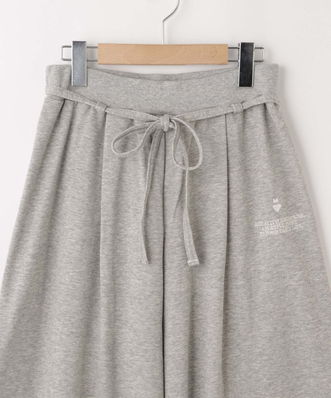 タックワイドシルエットパンツ