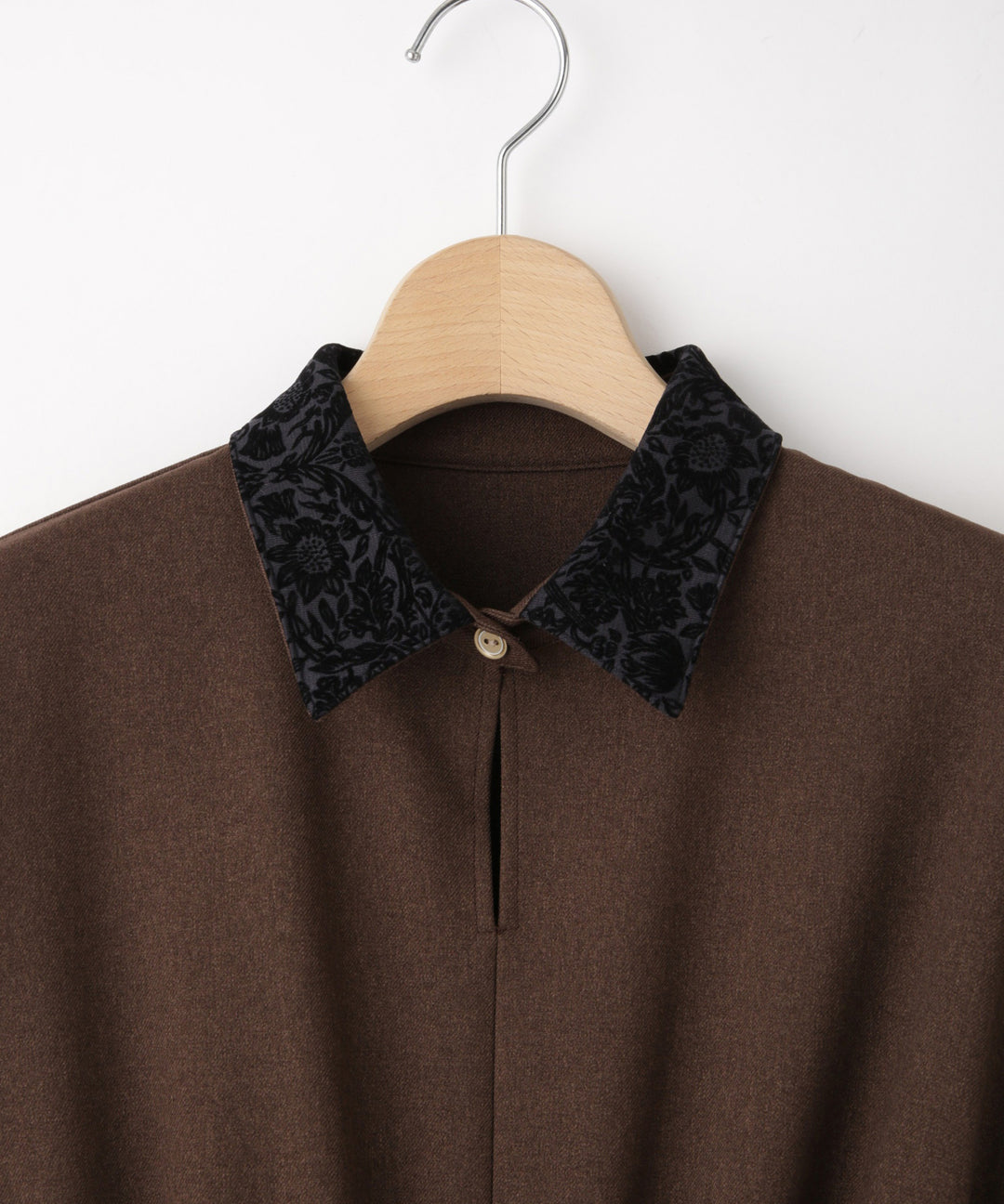 フロッキー襟フィット＆フレアワンピース