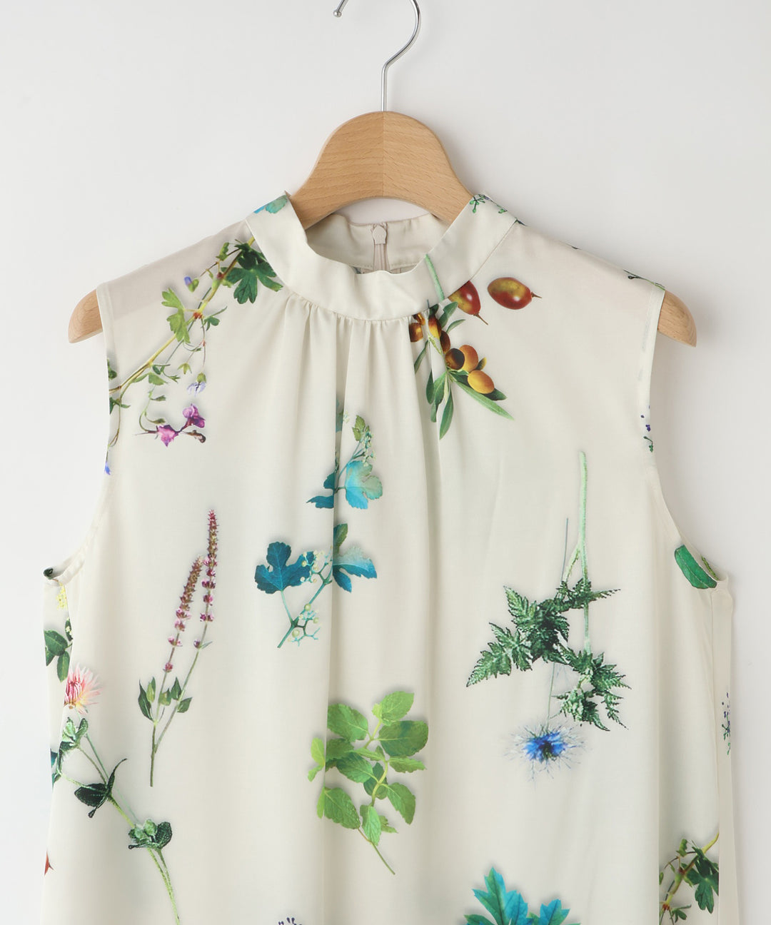 ボタニカルプリントノースリーブワンピース