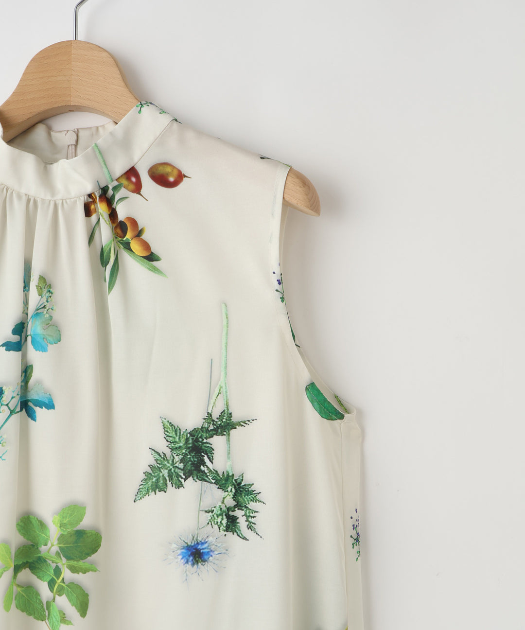 ボタニカルプリントノースリーブワンピース