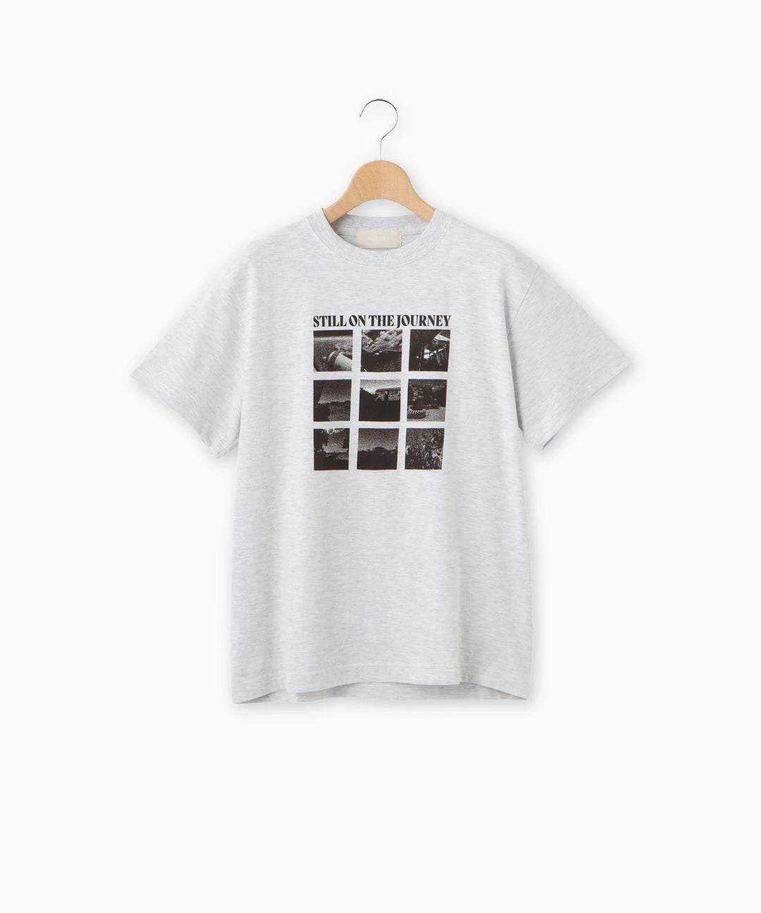 モノトーンプリントTシャツ