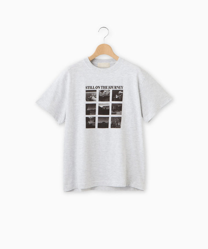 モノトーンプリントTシャツ