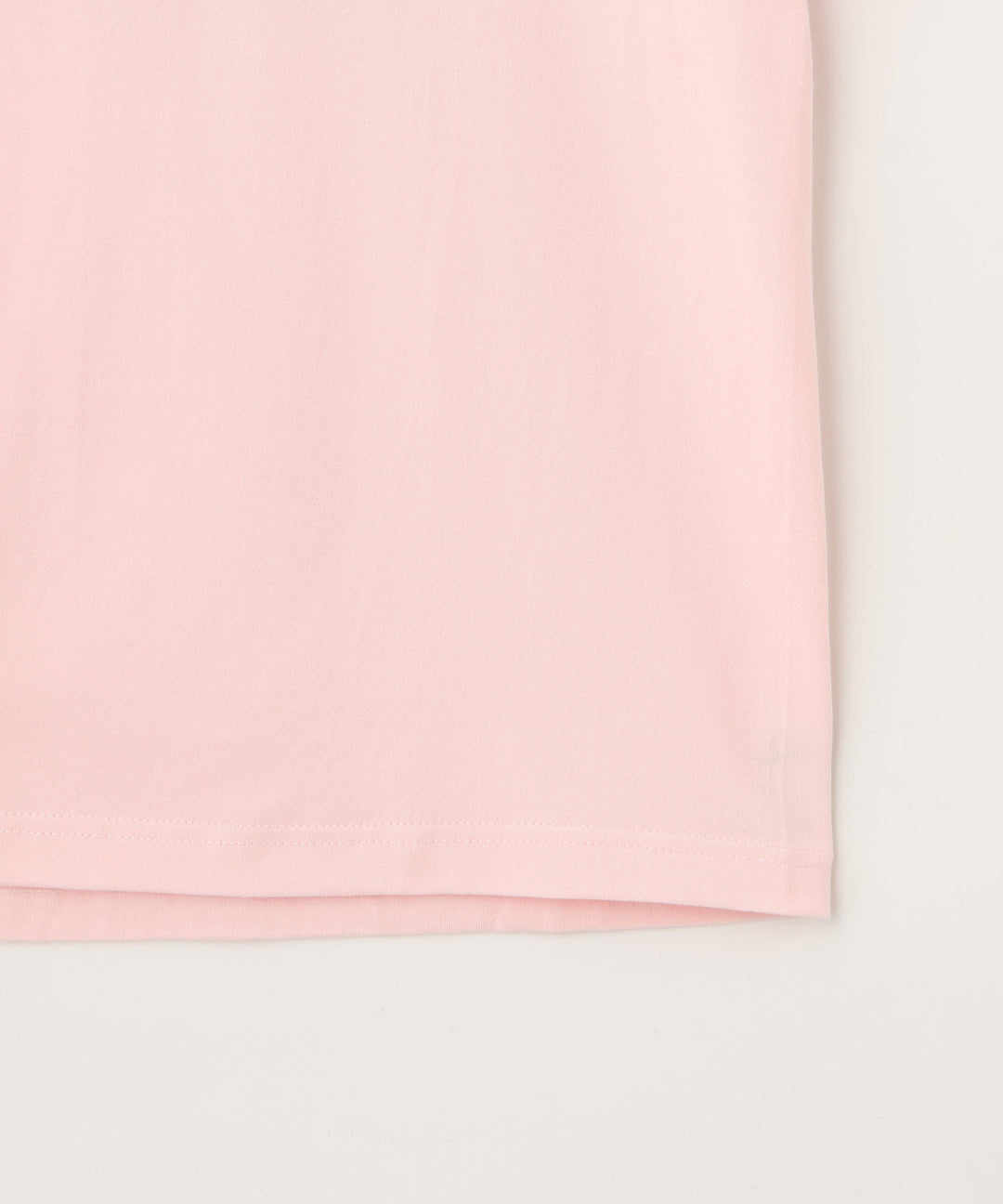 モノトーンプリントTシャツ