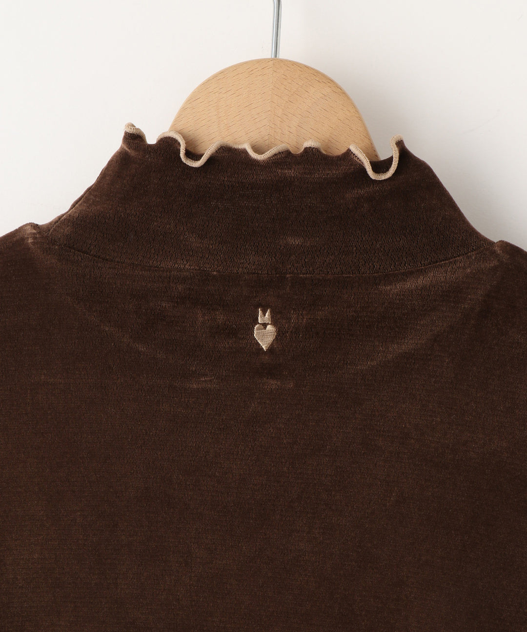 ベロアハイネックトップス