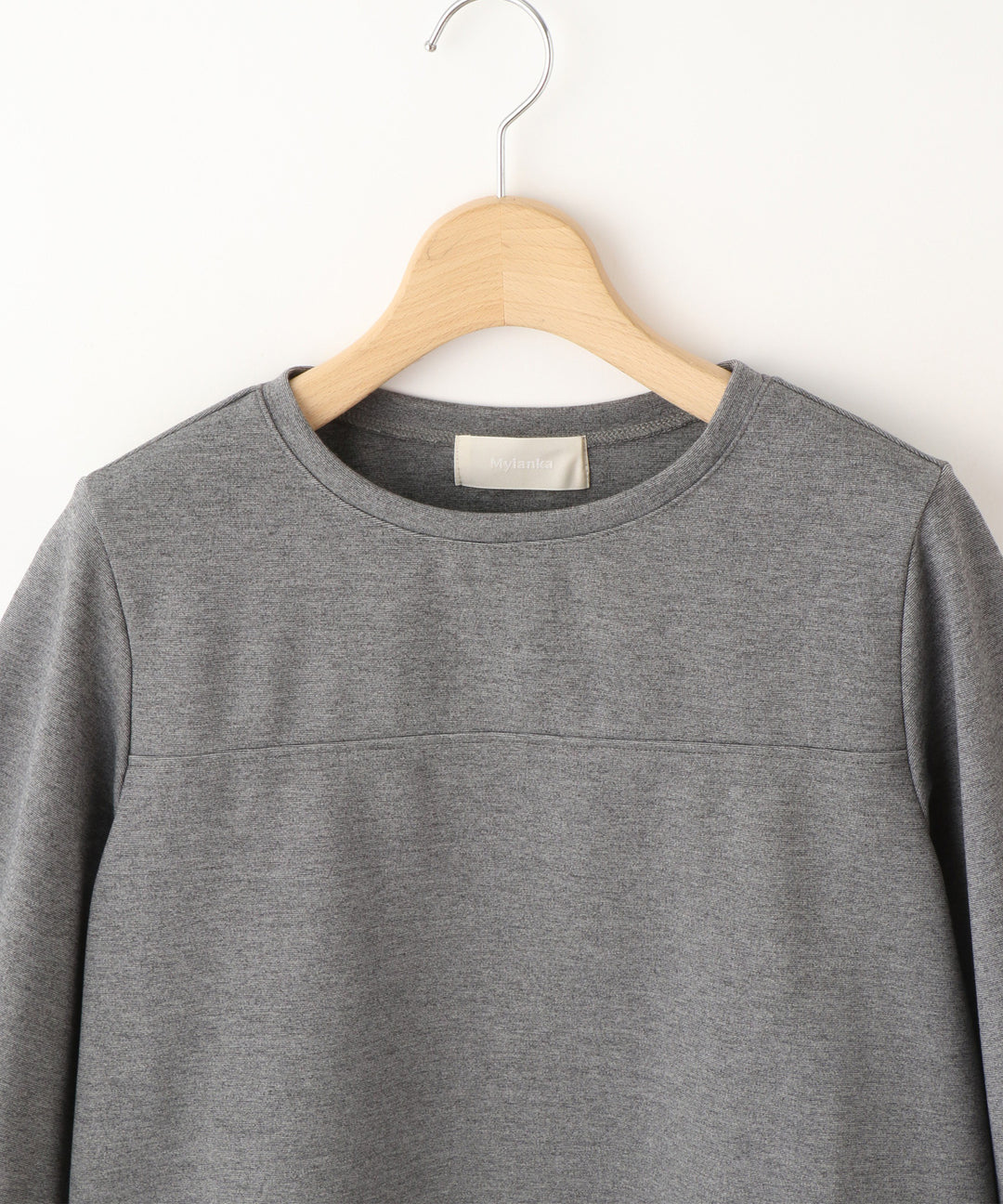 フェザースリーブポンチトップス