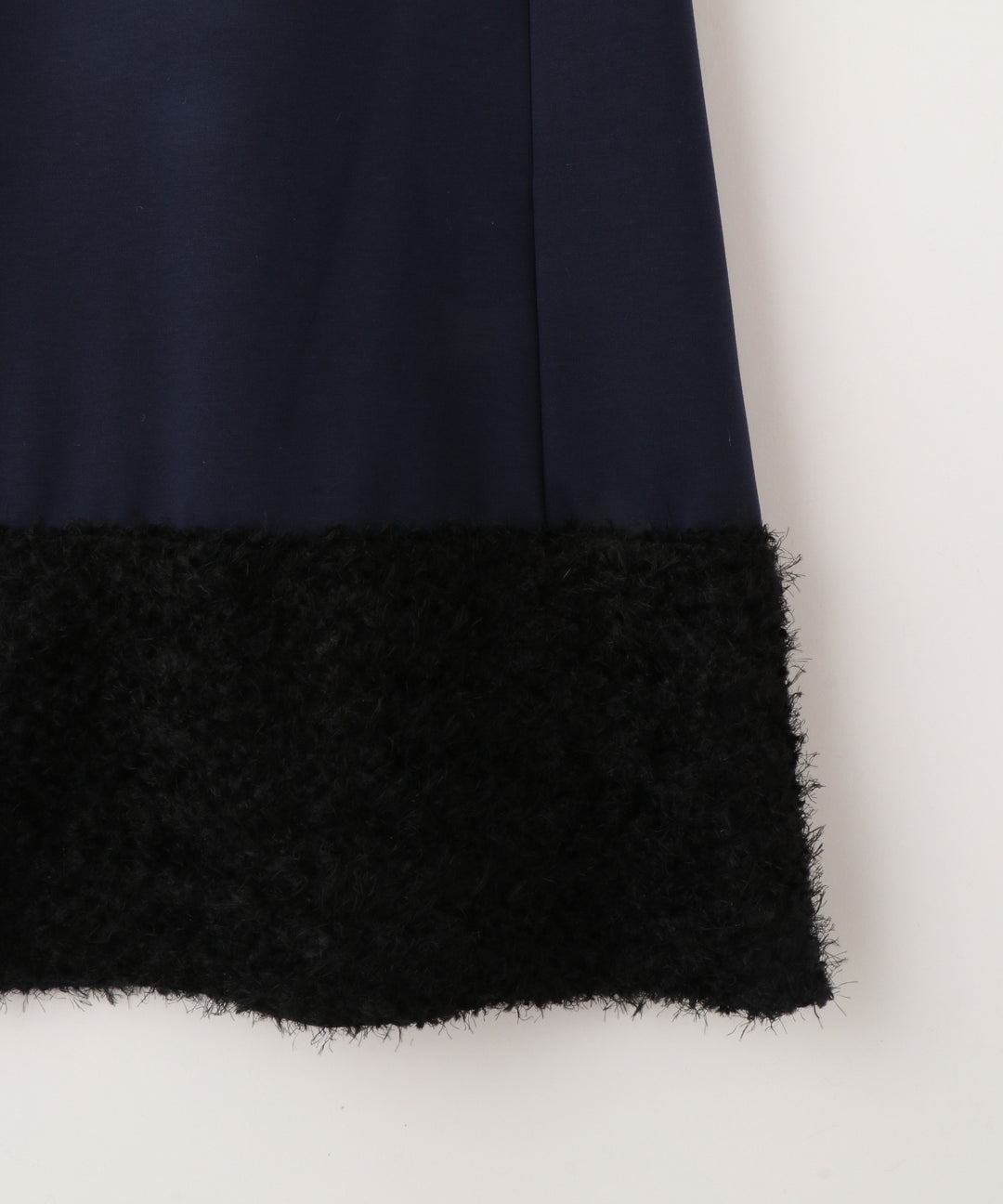 フェザーヘムポンチスカート