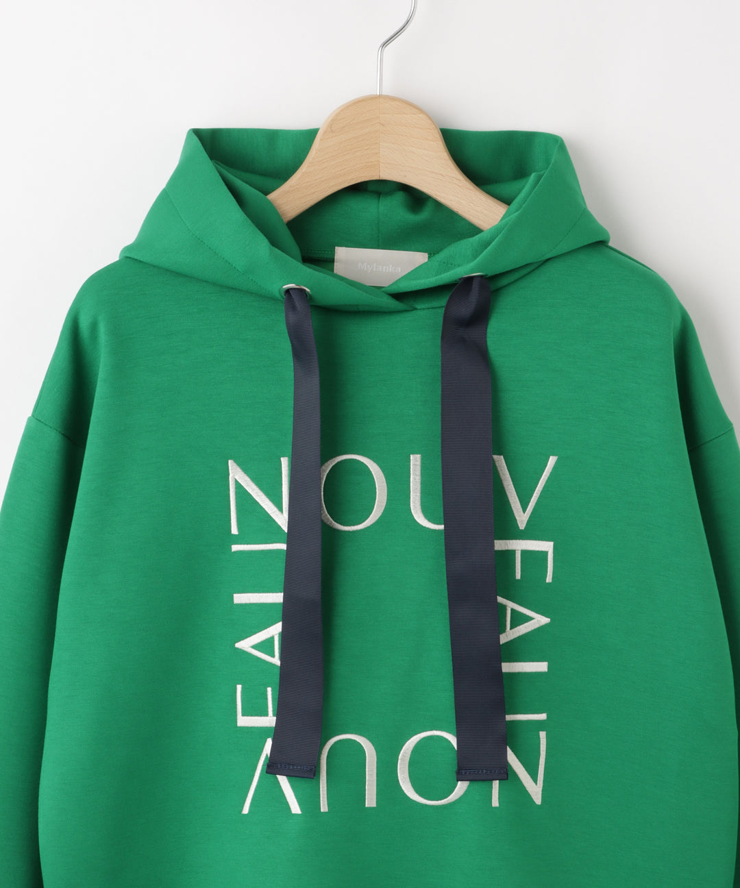 ロゴ刺繍パーカー