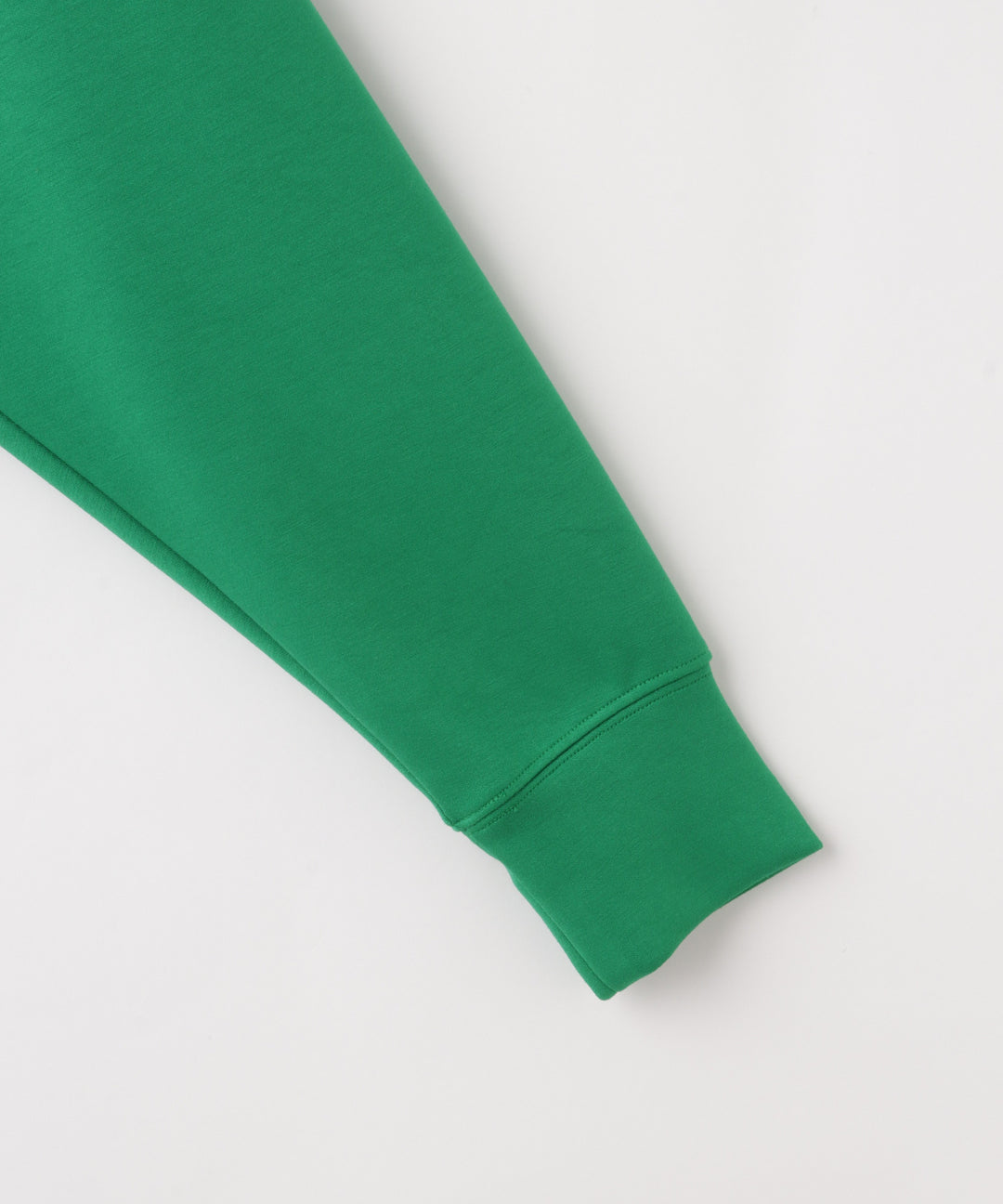 ロゴ刺繍パーカー