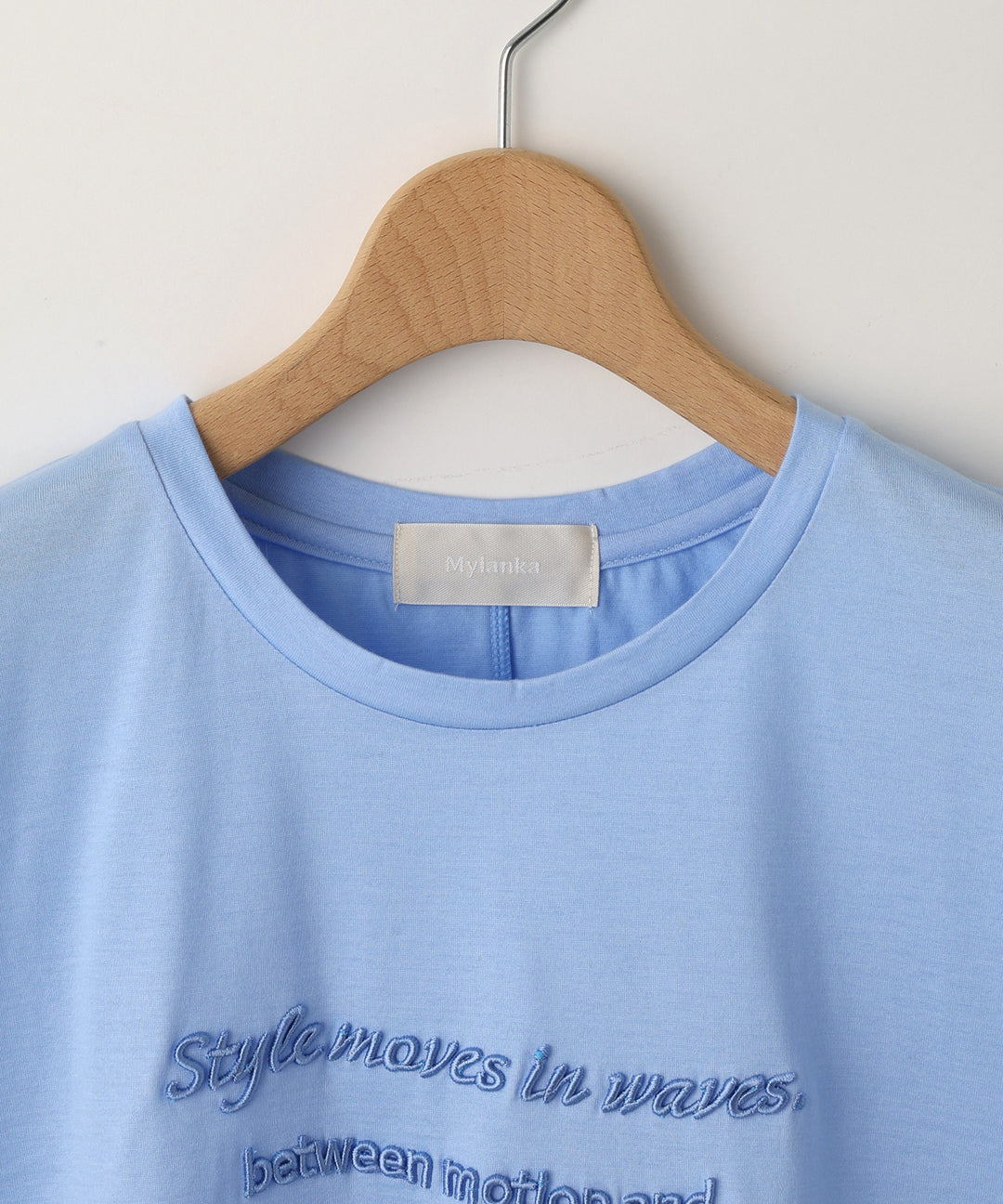 ロゴ刺繍Tシャツ