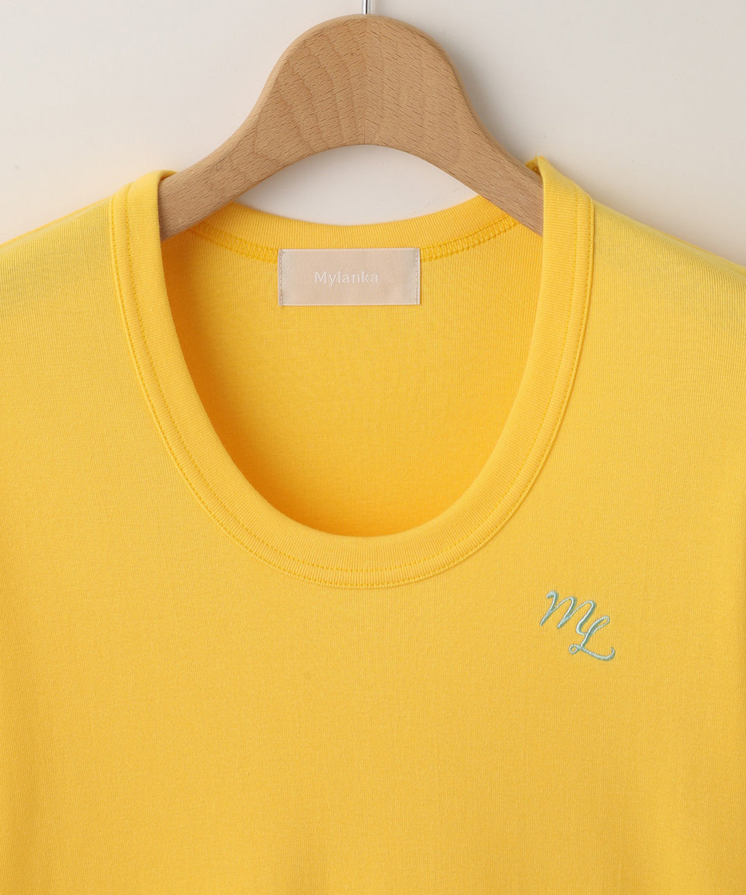 UネックロゴTシャツ