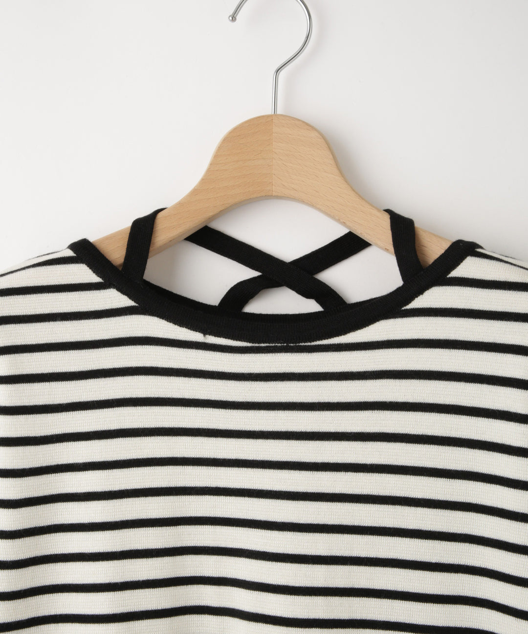 バックリボンニット