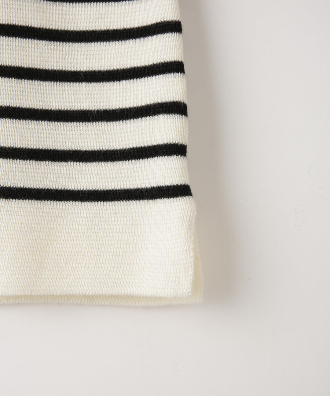 バックリボンニット