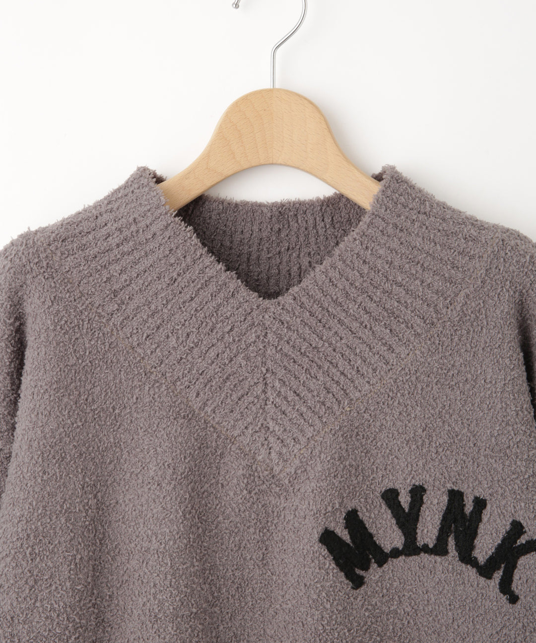 MYNKロゴVネックニット
