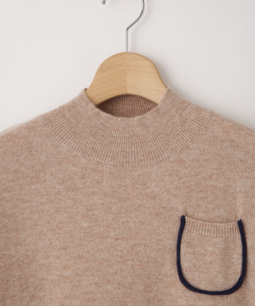 配色パイピングニット