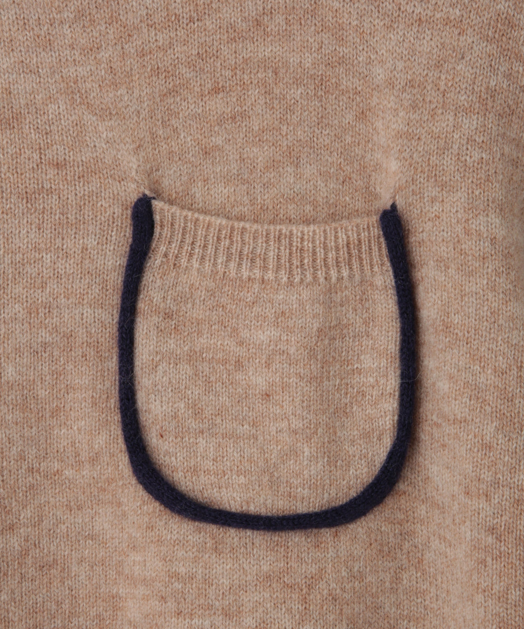 配色パイピングニット