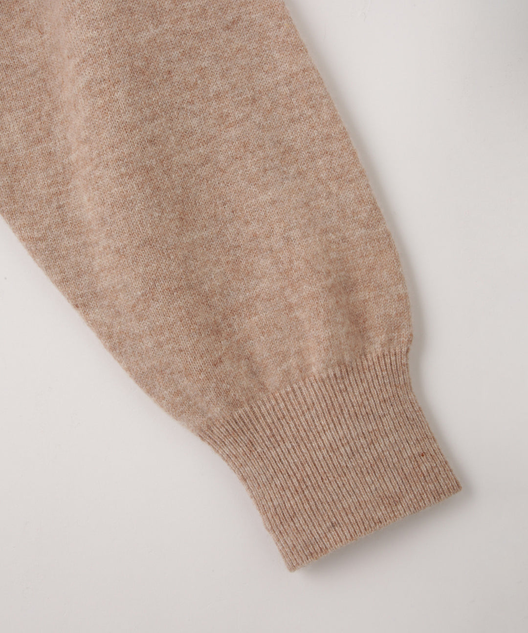 配色パイピングニット