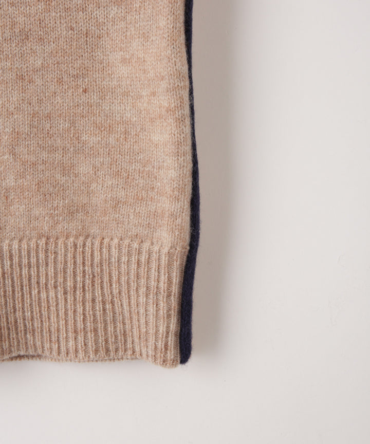 配色パイピングニット