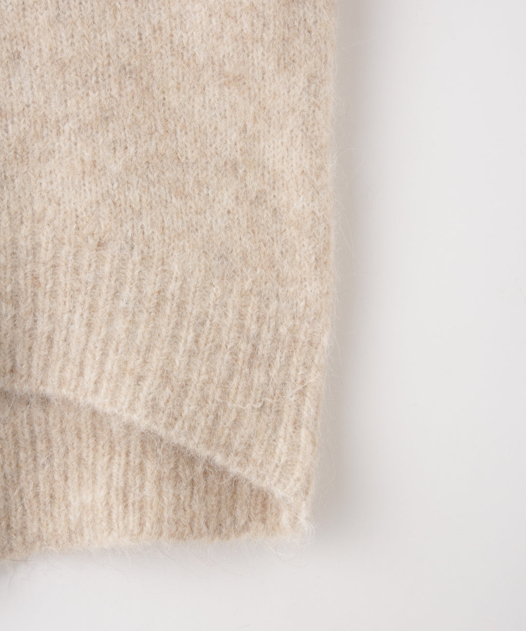 アルパカ混ハンドステッチニット