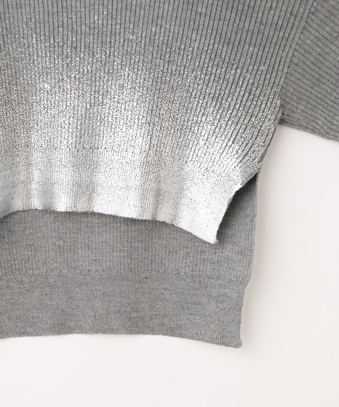 シルバー箔グラデーションリブニット