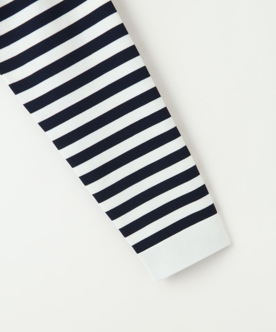 クルーネックボーダートップス