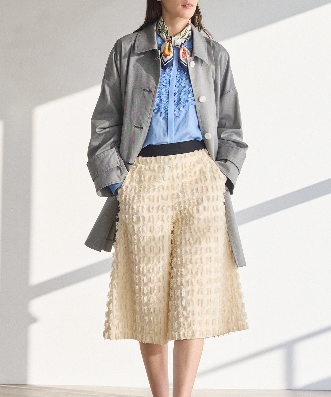 フロントフリルブラウス