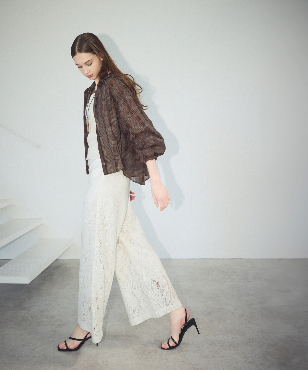 カーテンレースブーツカットパンツ