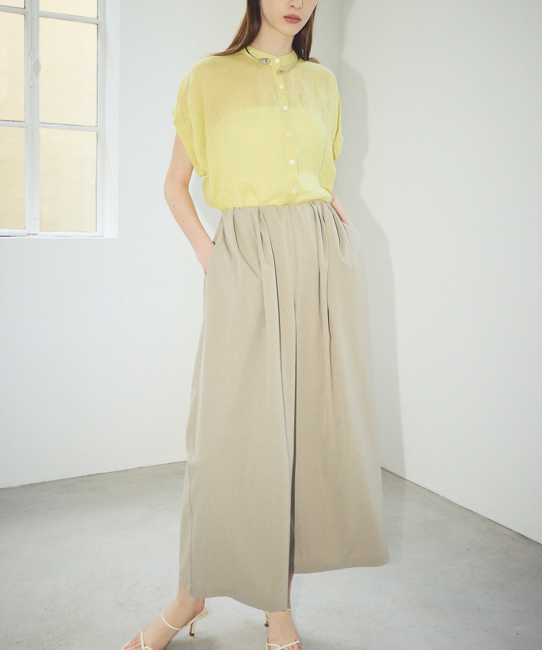 タックワイドシルエットパンツ