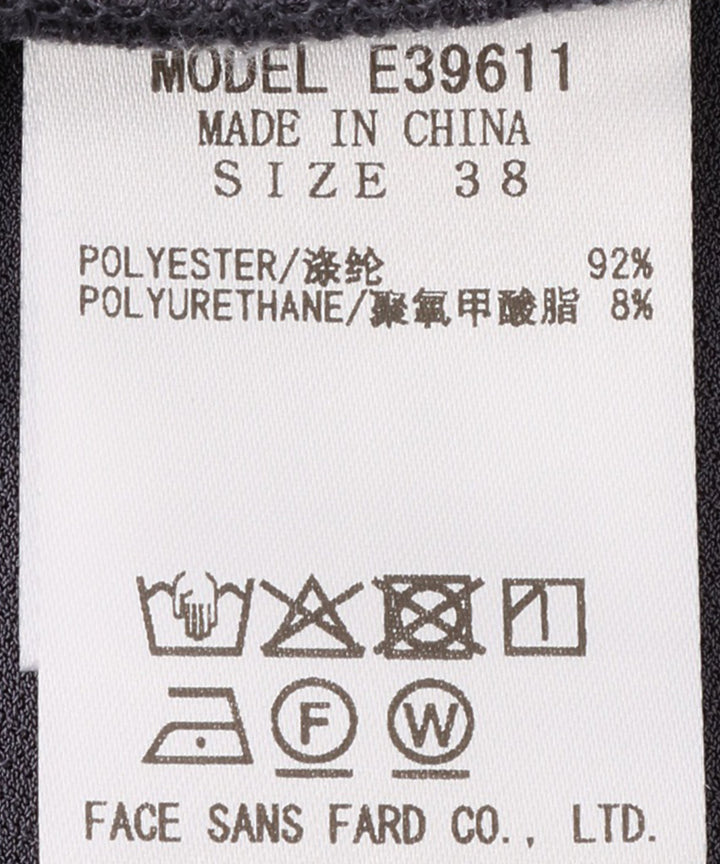 ストラップ付きタックワイドパンツ