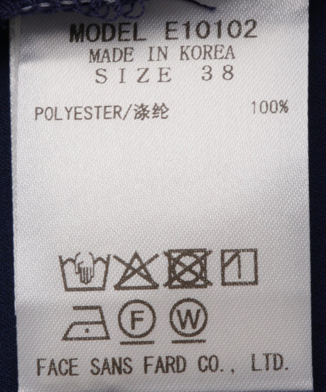 サテンTブラウス