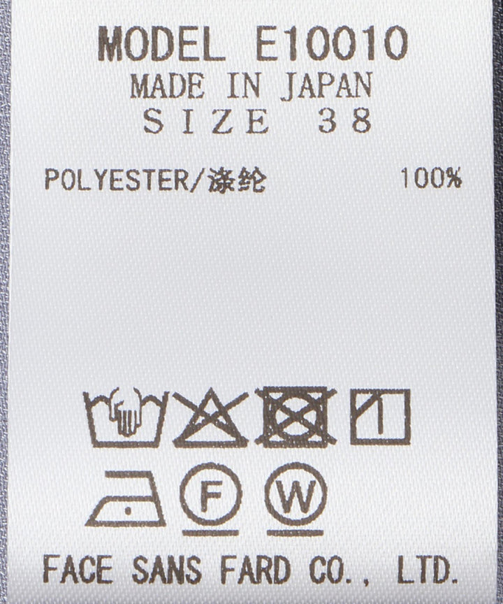 タックデザインサテンブラウス